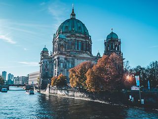 Blick auf den Berliner Dom und die Spree