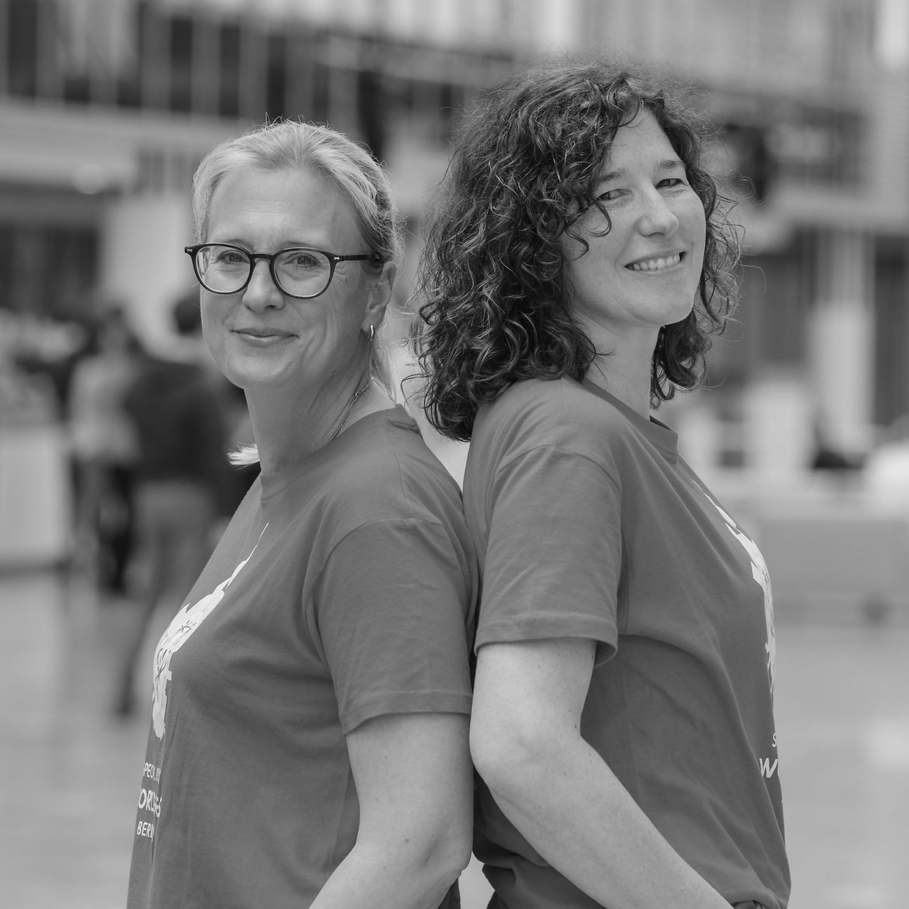 Telekom Mitarbeiterinnen Christine Becker (links) und Judith Braun.