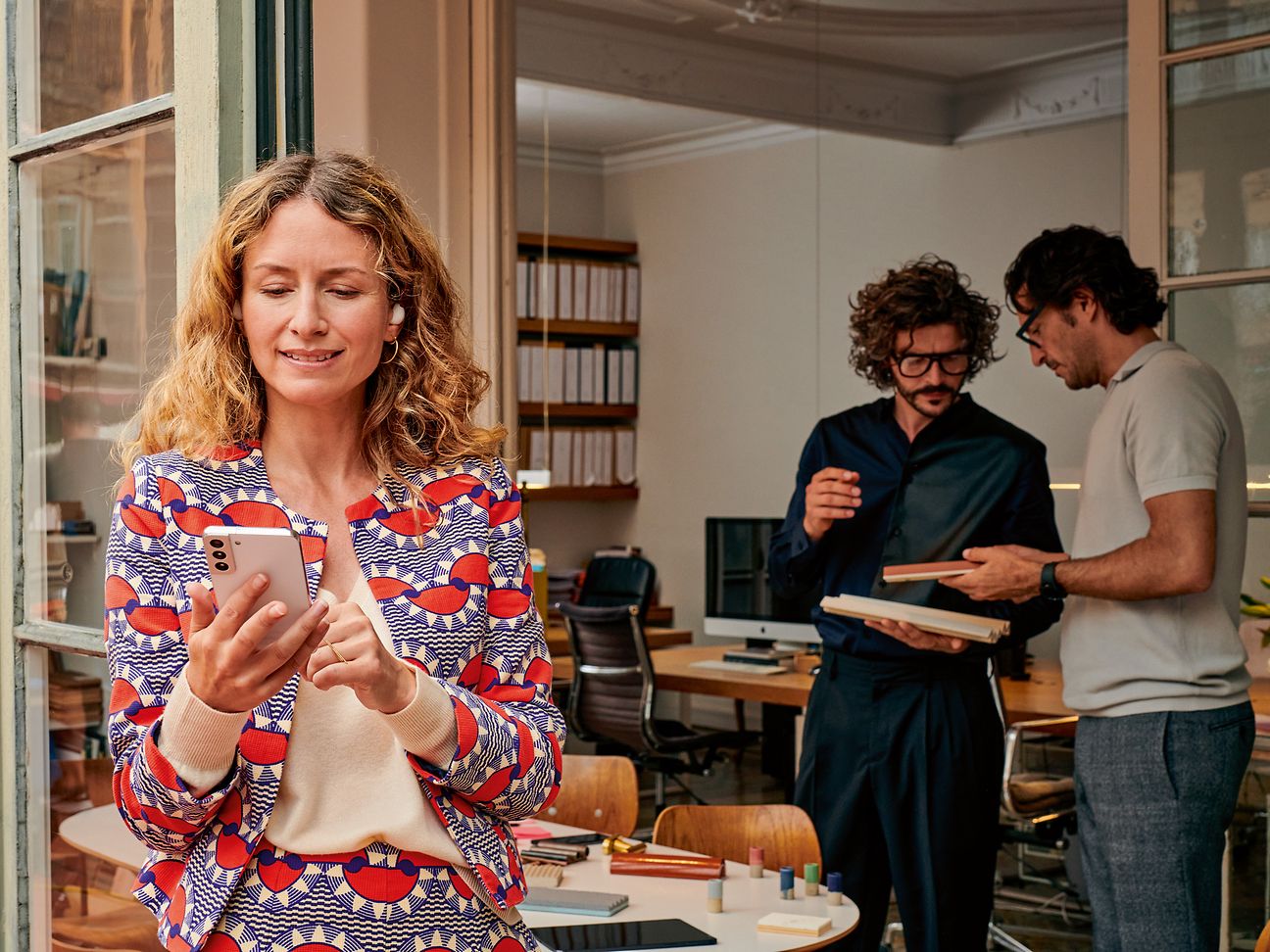Frau mit Smartphone