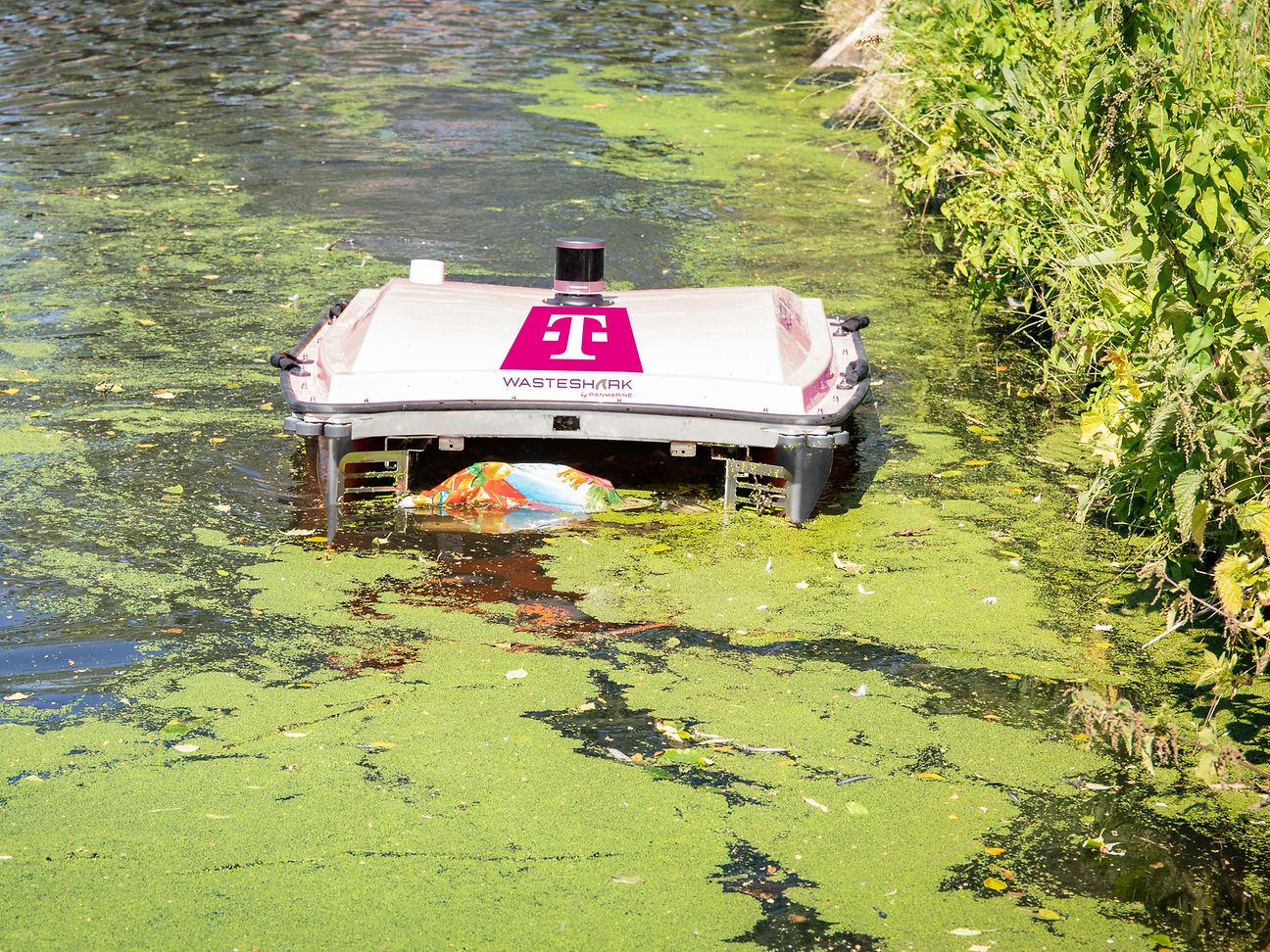 Bild zeigt Schwimmdrohne