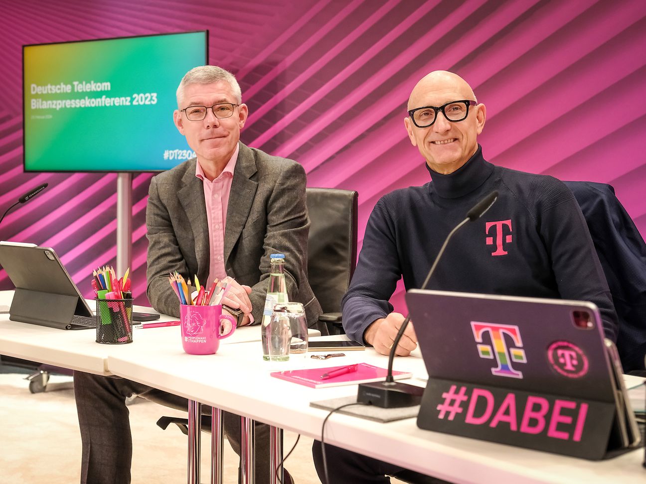 Von links: Christian Illek und Tim Höttges auf der Pressekonferenz.