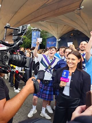 Reporter Kamila Benschop during a live 5G broadcast to MagentaTV from the public viewing area in Cologne.
