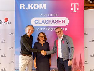 Kooperation zwischen Telekom und R-Kom für einhundert Prozent Glasfaser in Regensburg.