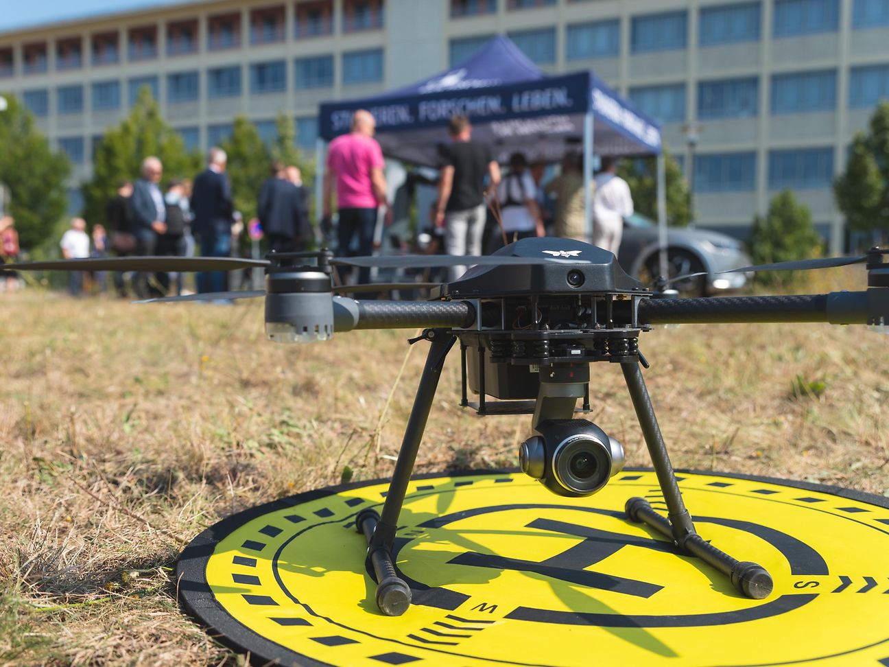 Praxistest im neuen Campus-Netz: Nach der Inbetriebnahme folgte die Live-Demonstration einer 5G-Drohne.