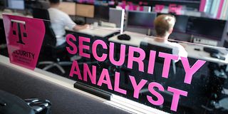 Tense cyber situation: Telekom expands protection center.