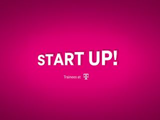 Magenta Banner mit dem Wörtern Start up! 