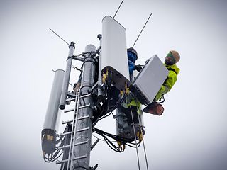 Telekom sucht per Plakat nach Mobilfunkstandorten im Hamburg-Niendorf.