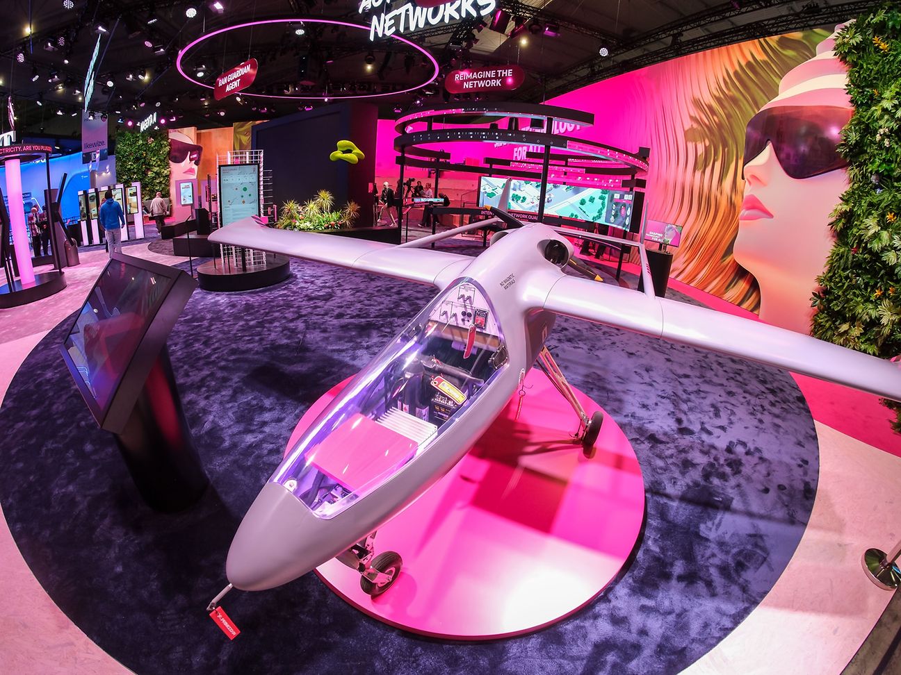 Die Mobilfunk-Drohne der Telekom bietet temporäre Versorgung für Katastrophen oder Großevents.