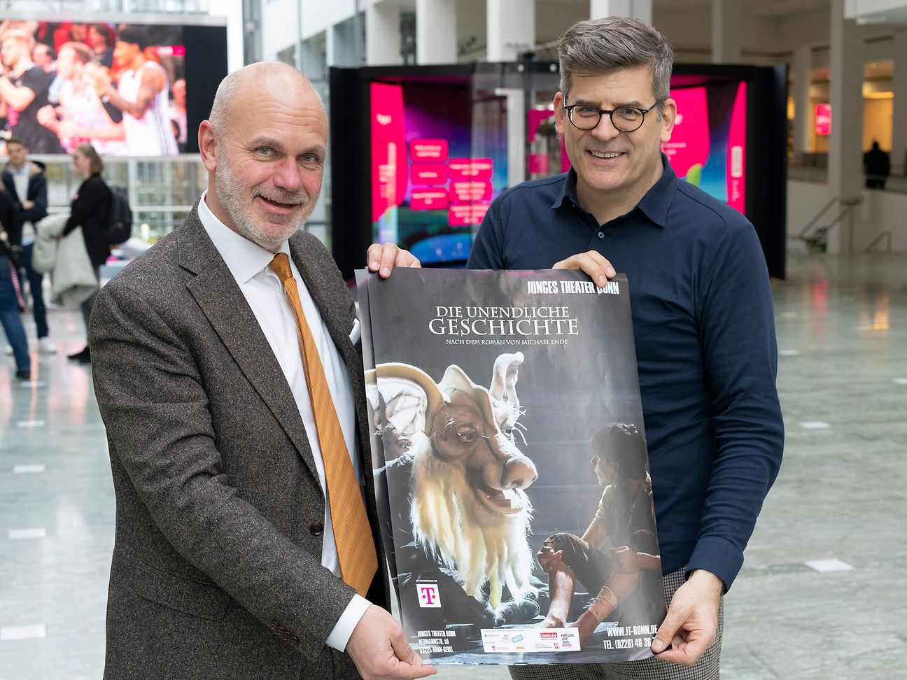 Moritz Seibert, Director of the Junges Theater Bonn, and Philipp Schindera, Head of Corporate Communications at Telekom.