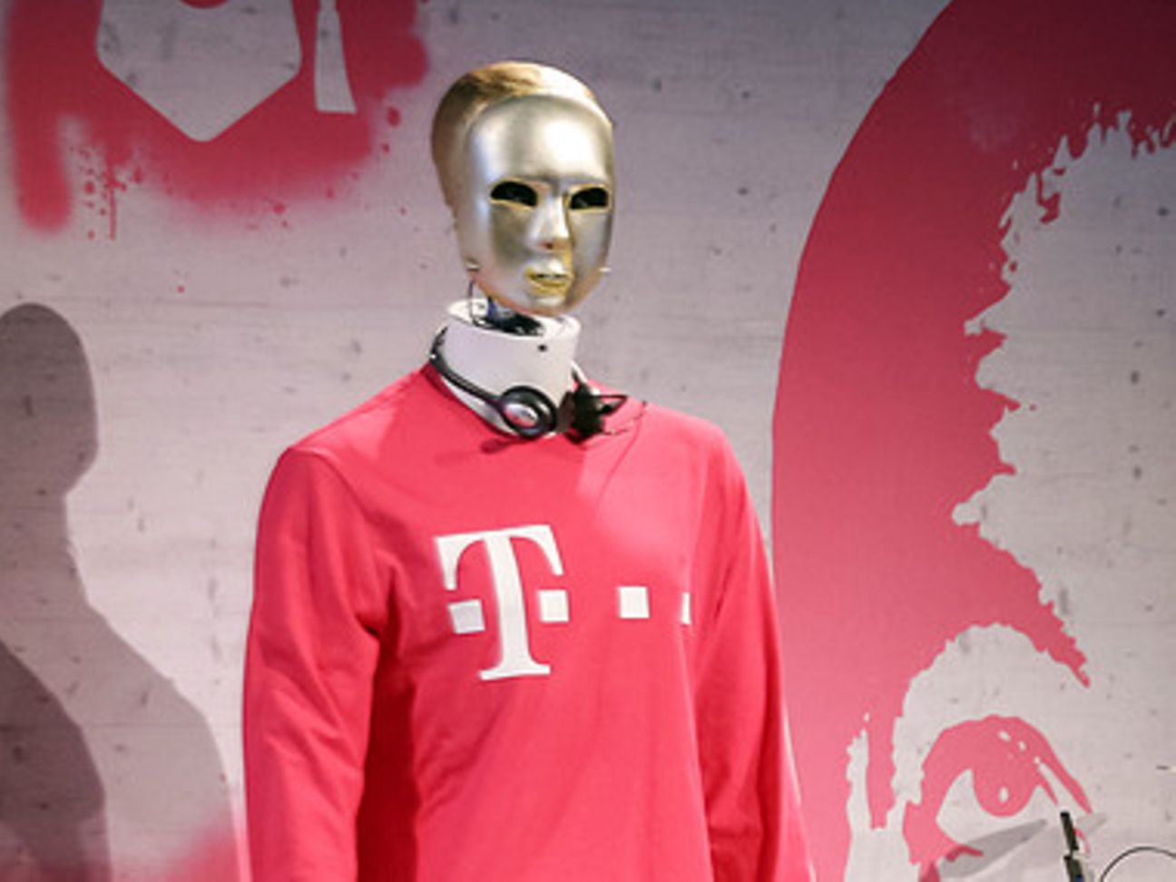 Robot in a DT shirt