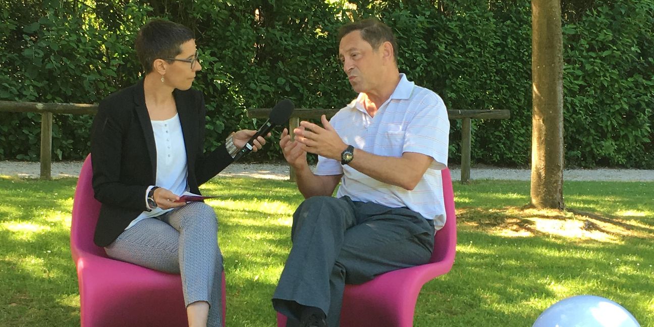 Interview-Standing-EN