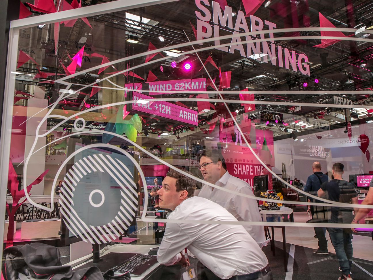 Smart-Planning am Stand der Telekom: Hier werden die Messetrend im kleineren Maßstab gezeigt