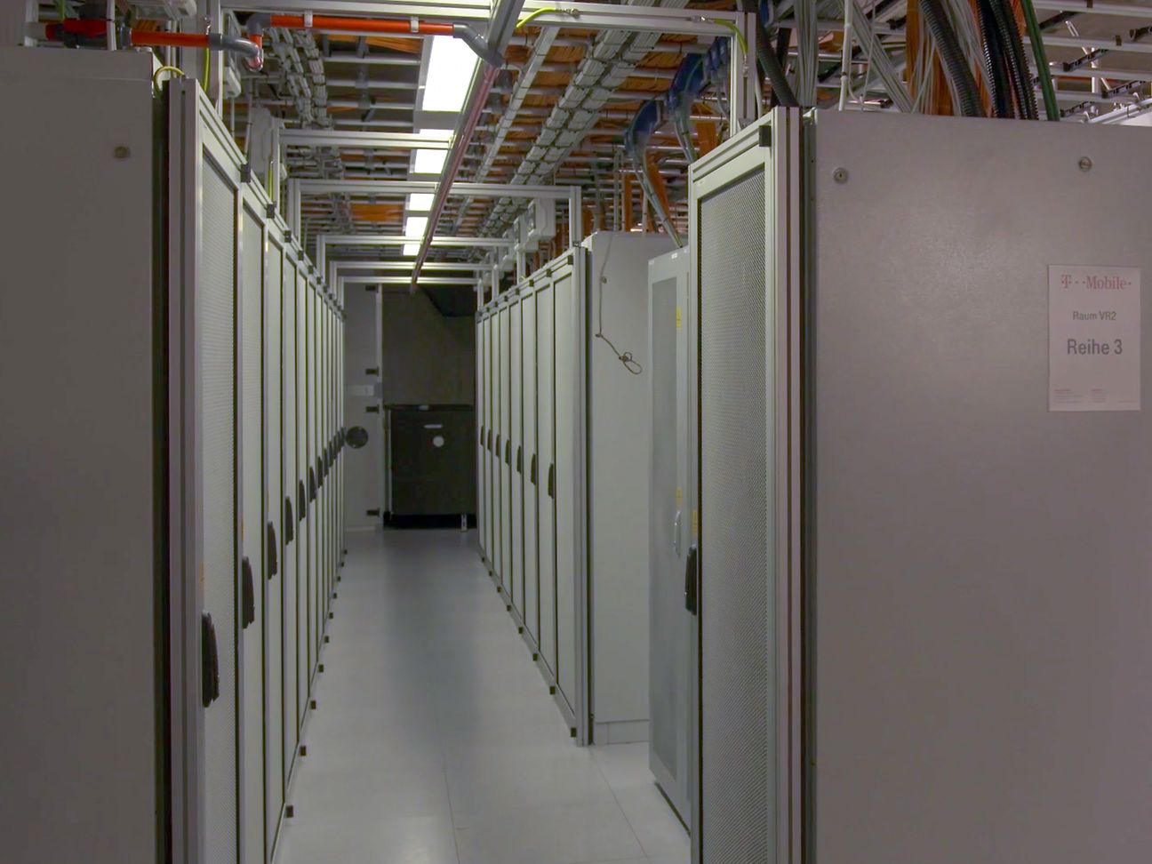 BI_20190212_Vermittlungsstelle5G-Schaltschraenke