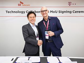 Tim Höttges, CEO of Deutsche Telekom, and Park Jung-ho, CEO and President of SK Telecom