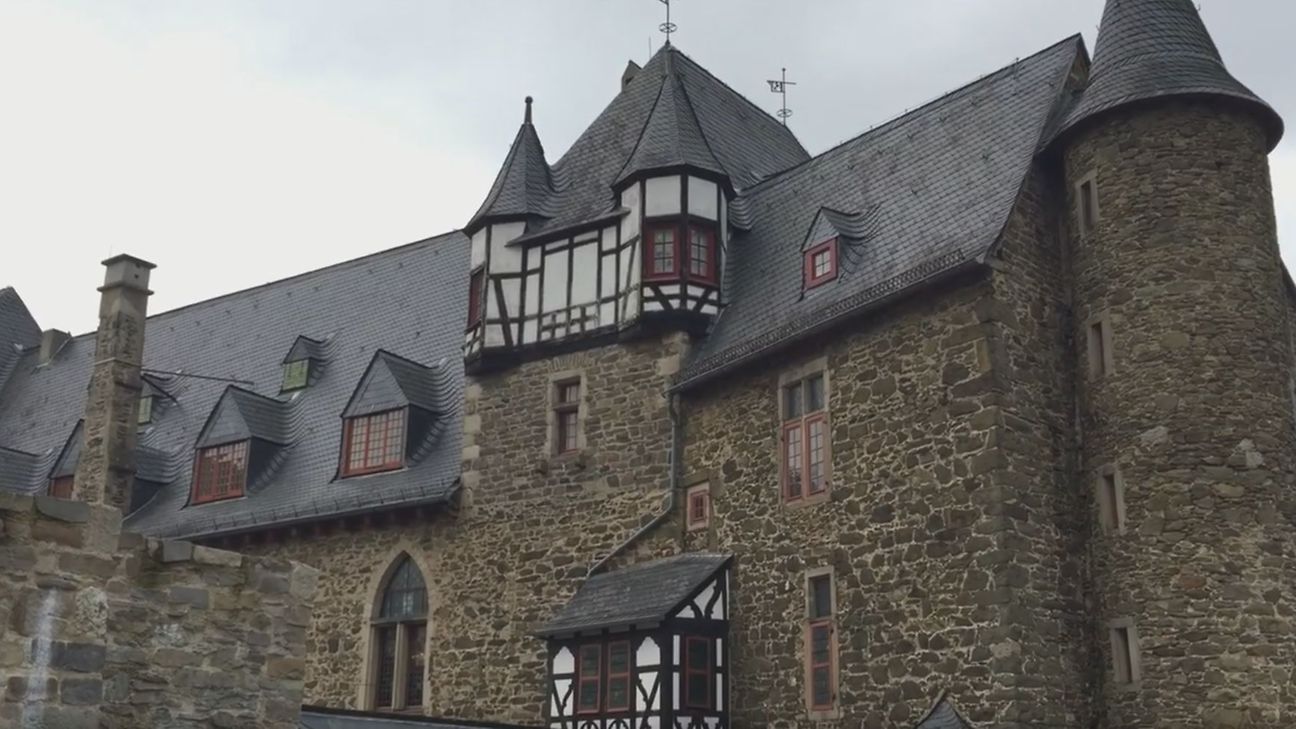 Derzeit verwandelt die Deutsche Telekom den 2G-Mobilfunk von Schloss Burg in eine moderne LTE -Anlage.