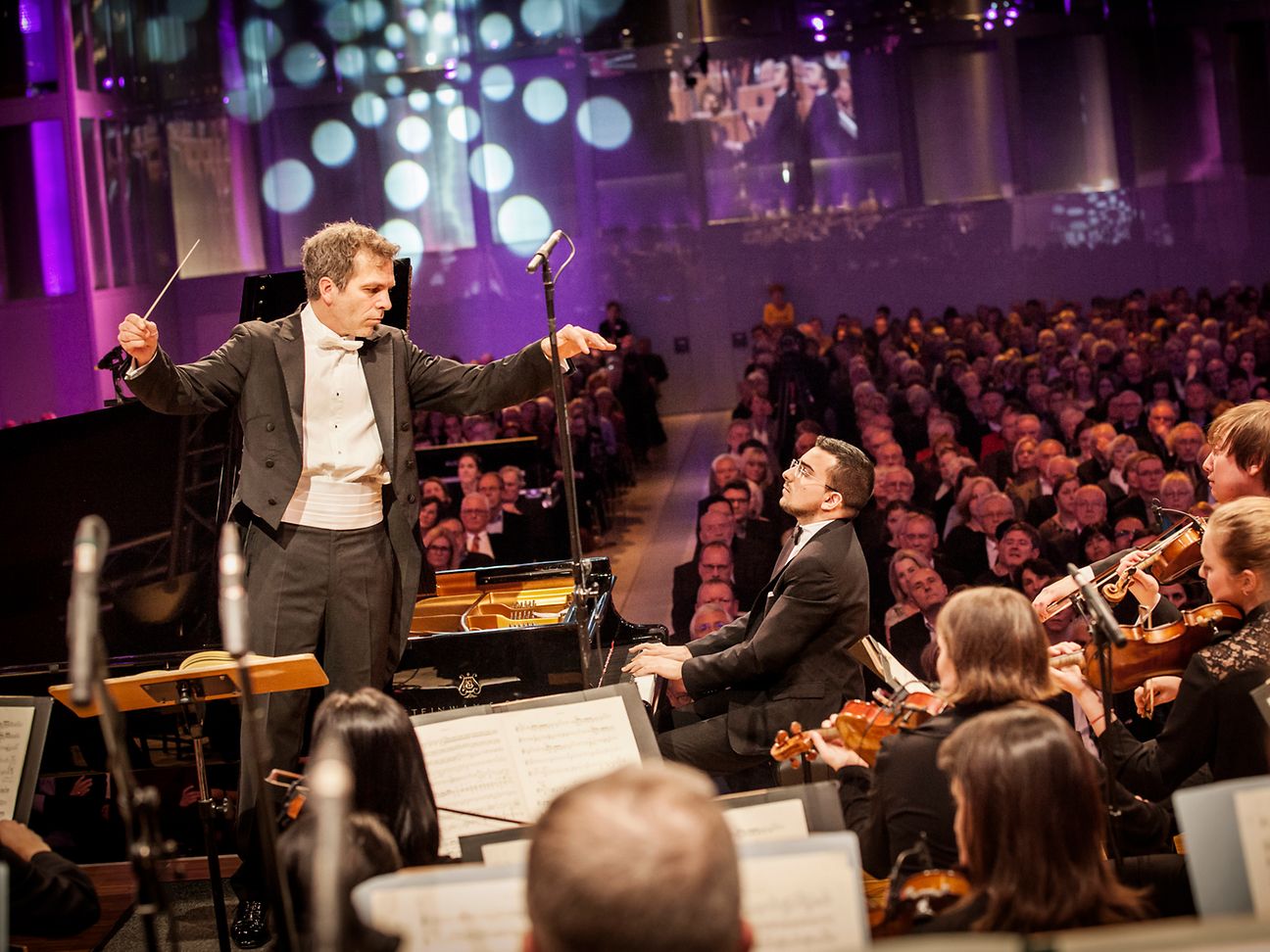 Alberto Ferro mit Orchester