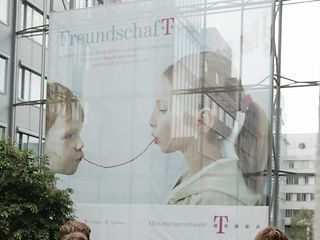 Unter dem Motto „Alles, was uns verbindet“ startet die Deutsche Telekom ihre neue Imagekampagne.