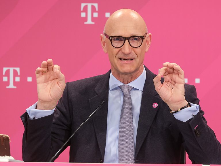 Timotheus Höttges, CEO.