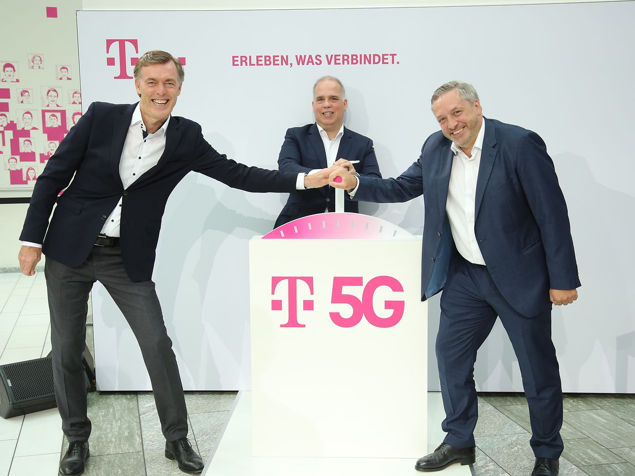 5G Boost: Michael Hagspihl, Dirk Wössner and Walter Goldenits present the largest 5G initiative for Germany.