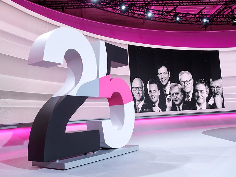 Die Deutsche Telekom blickt auf eine 25-jährige Erfolgsgeschichte zurück.