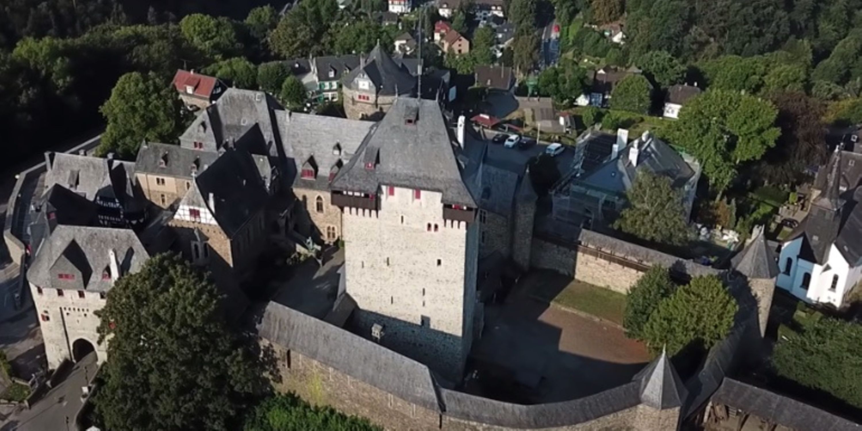 Mobilfunk Für Schloss Burg: 5G Statt Brieftaube | Deutsche Telekom