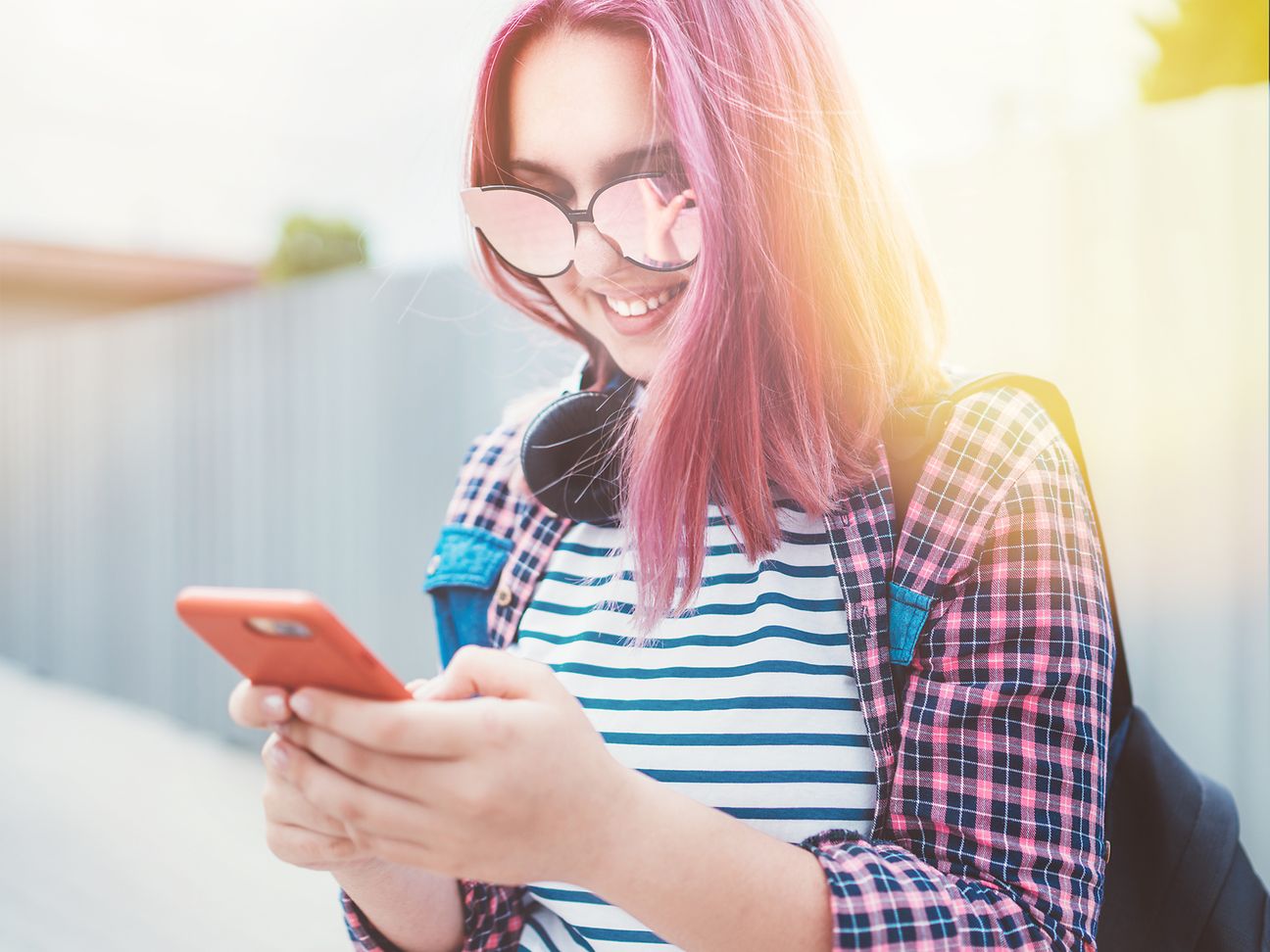 Frau mit Smartphone