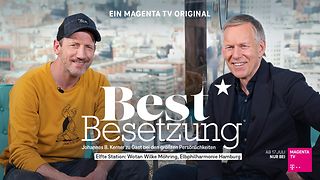 Wotan Wilke Möhring sintzt auf der Couch bei Johannes B. Kerners „Bestbesetzung