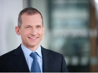 Portraitfoto von Dr. Michael Kühn