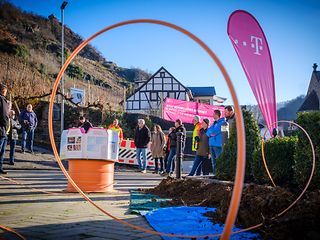 Baustart für Telekom-Glasfasernetz in Ortsgemeinden Dernau, Mayschoß und Rech