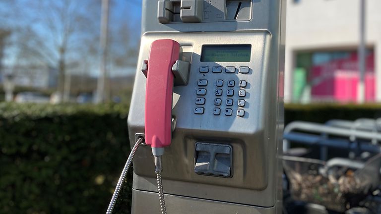 Calls to Ukraine are now free of charge from Deutsche Telekom's public phones.